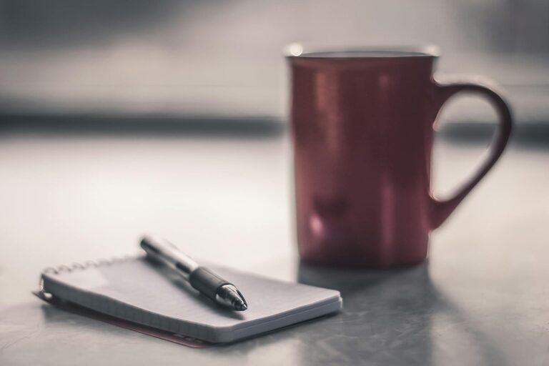 Beginner Guide to Journaling Every Day for a Happier Mind